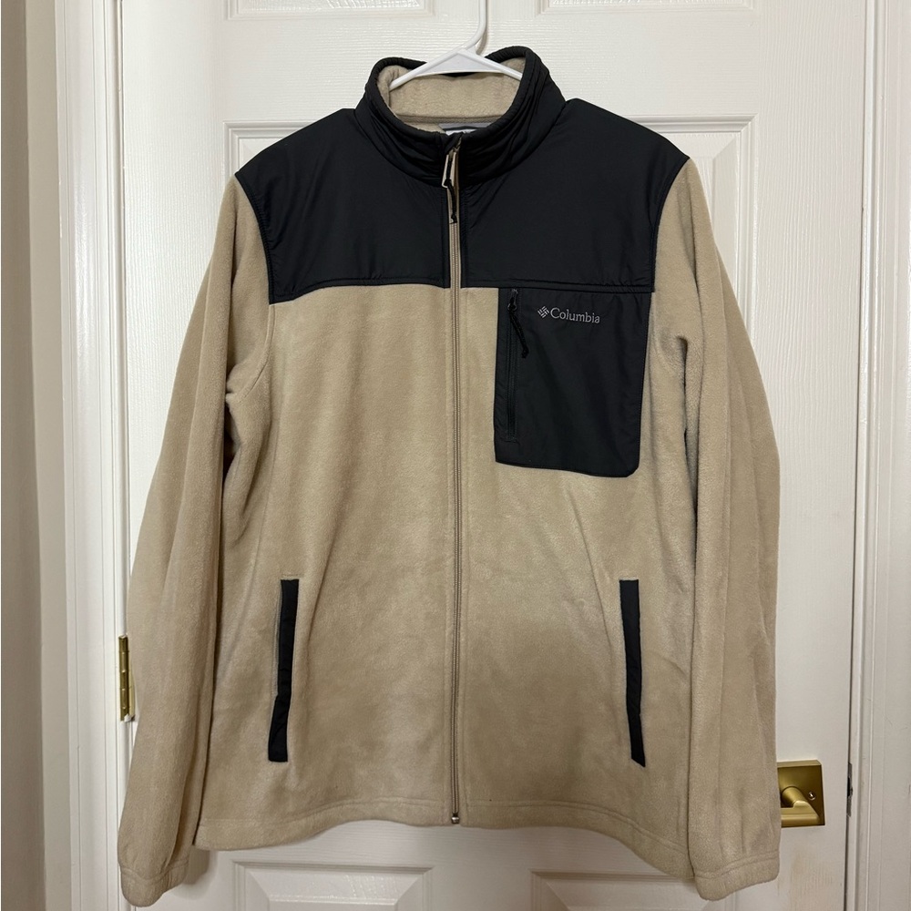 Columbia Men's Beige and Black Performance Jacket